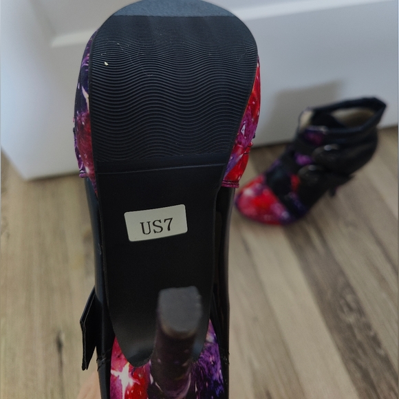 Galaxy Heels - Picture 3 of 7